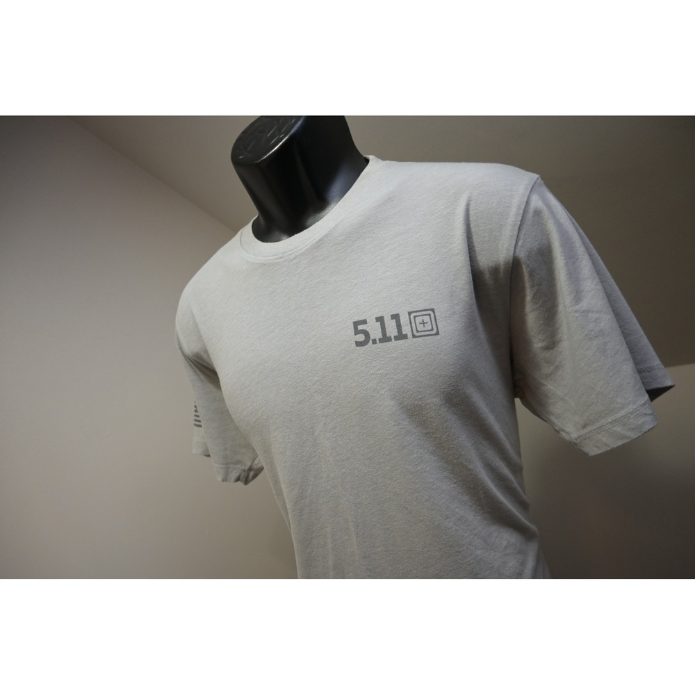 5.11 Tactical Performance T-Shirt Mens Large Flag Sleeve Logo Graphic Excellent